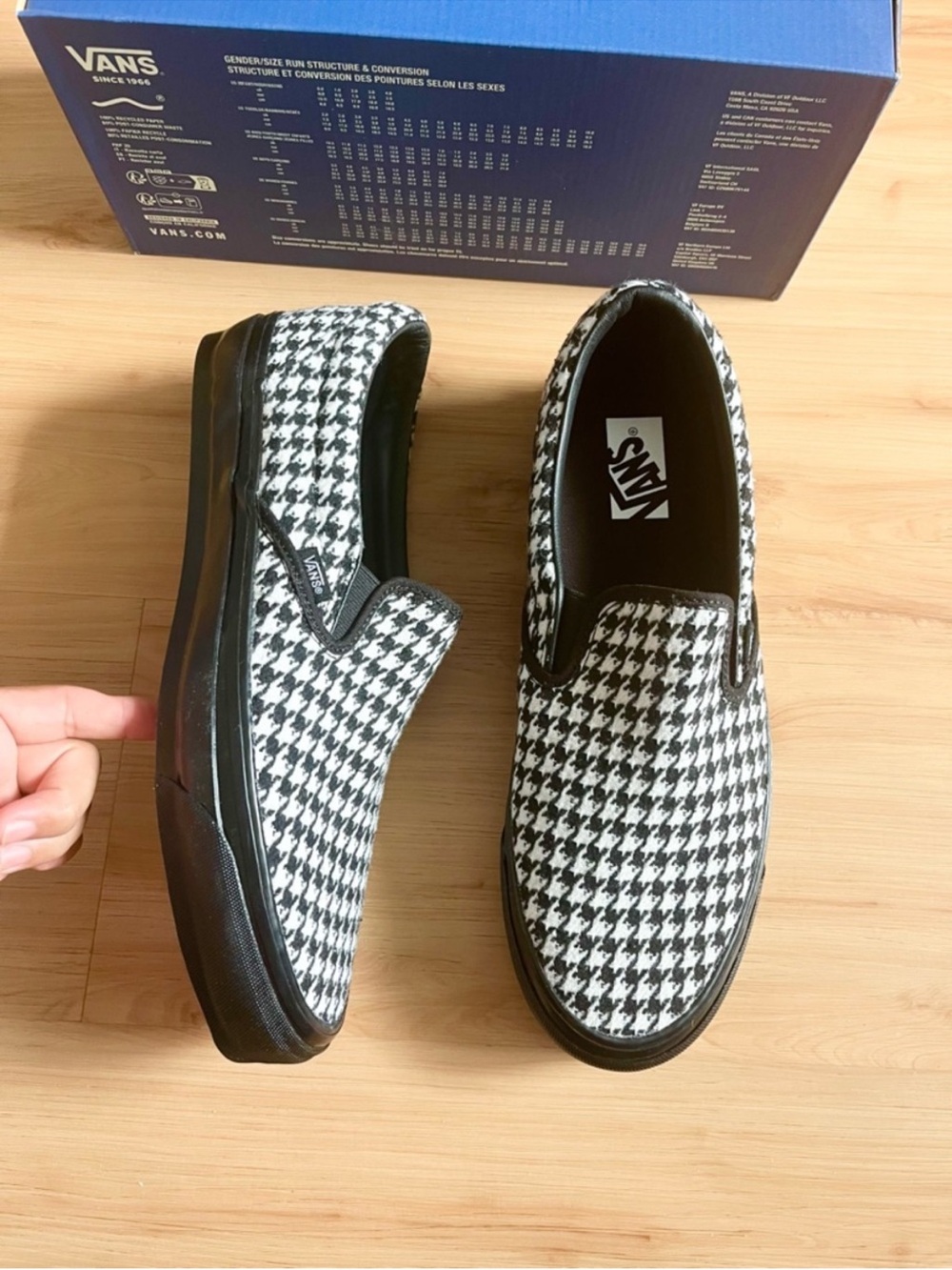 Vans Premium Classic Slip-On
Shoe Houndstooth Black / White Womens 9.0 US - Picture 7 of 11